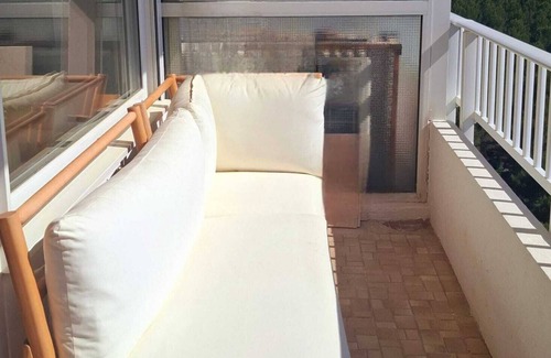 8th Arrondissement Apartment | A nest between sea and sky!