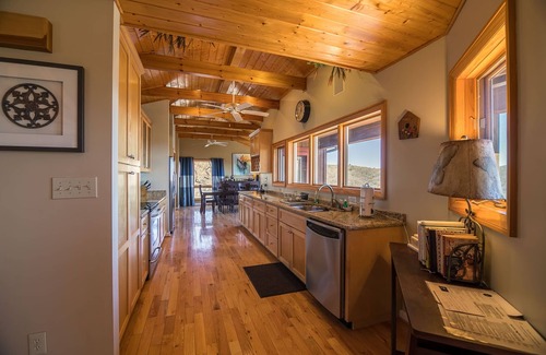 Blowing Rock House | A Nest With a View - Stunning Views, Updated Kitchen, 5 mins to Blowing Rock