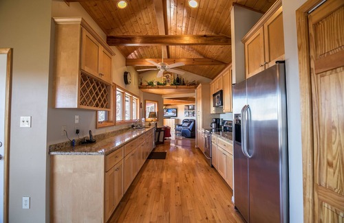 Blowing Rock House | A Nest With a View - Stunning Views, Updated Kitchen, 5 mins to Blowing Rock