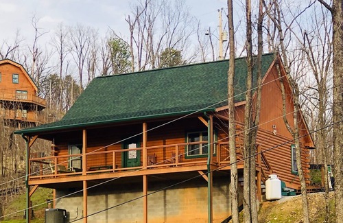Gatlinburg Cabin | A new cabin only 1 mile from the heart of Gatlinburg!