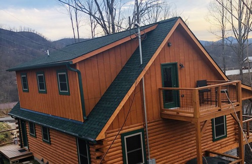Gatlinburg Cabin | A new cabin only 1 mile from the heart of Gatlinburg!