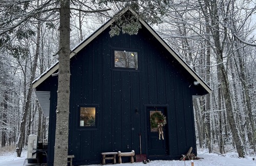 La Pointe House | A new contemporary escape for your next snow day on Madeline!