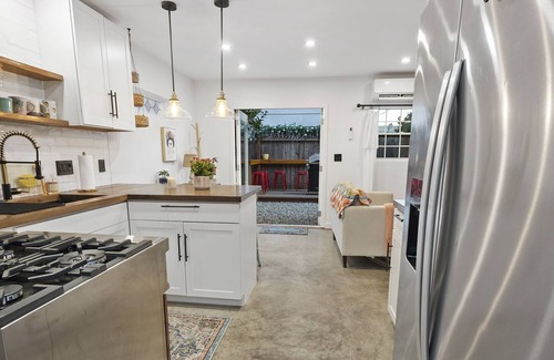 Downtown Los Angeles Cottage | A new detached guesthouse! Charming, quiet, safe, and close to everything!