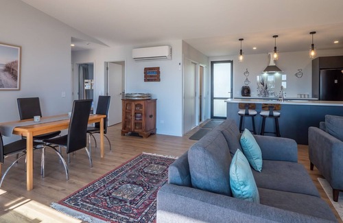 Pohara House | A new family home just a few steps from the beach