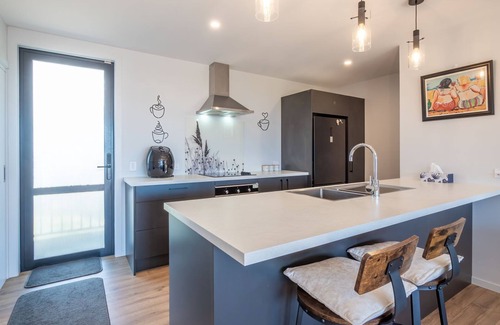 Pohara House | A new family home just a few steps from the beach