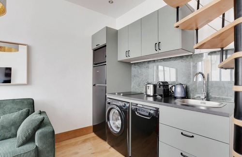 Quartier des Grandes-Carrieres Apartment | A Nice Duplex in Montmartre