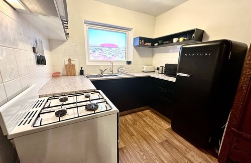 Mosman Park Apartment | A one bed living haven with free parking and close to local attractions.