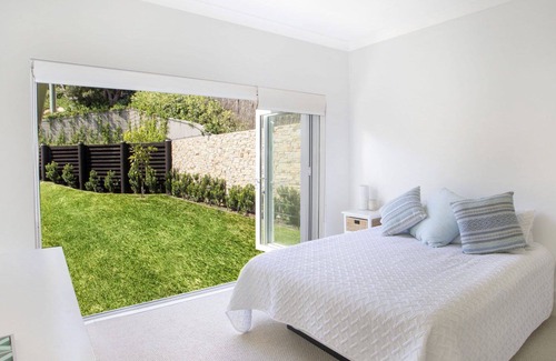 Newport House | A PACIFIC PANORAMA by Palm Beach Holiday Rentals