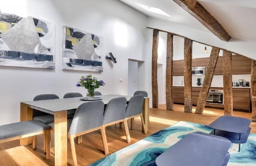 Quartier de la Porte-Saint-Denis Apartment | A paradise for food lovers- An essence of French gastronomy in Montrogueil
