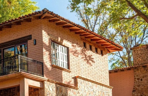 Mascota Cabin | A paradise of comfort between the Sierra Madre forest and Lake Juanacatlan.
