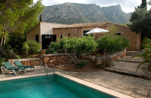 Arta Cottage | A peacefull country villa with beautiful views over the sea and mountains.