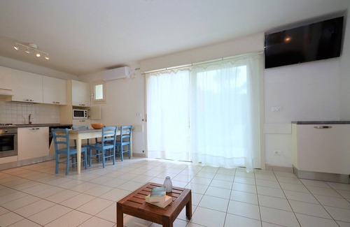 Lignano Pineta Villa | A peaceful villa hideaway with a beautiful green garden and jacuzzi