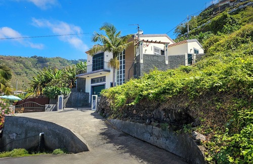 Tabua House | A peaceful, relaxing place with privileged view of the sea.