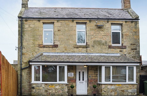Amble Cottage | A perfect base for up to 9 adults and 1 child.