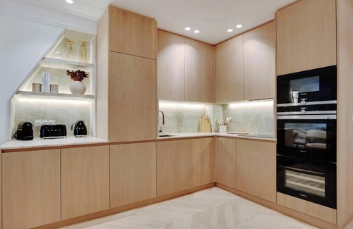 Quartier du Faubourg-Montmartre Apartment | A PERFECT BLEND OF LUXURY AND COMFORT JUST STEPS FROM THE ICONIC OPÉRA GARNIER