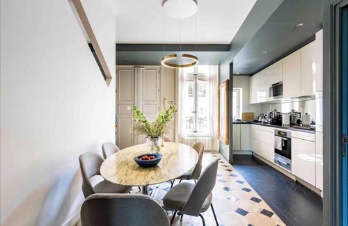 4th Arrondissement Apartment | A PERFECT BLEND OF PARISIAN HERITAGE WITH MODERN COMFORT AT ILE SAINT LOUIS