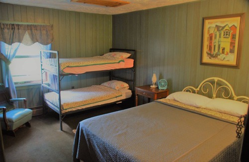 Erie County Cabin | A perfect Family Reunion or group Retreat