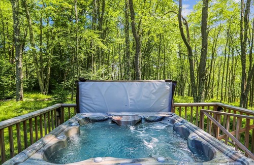 Davis House | A perfect place for multigenerational gatherings surrounded by nature.