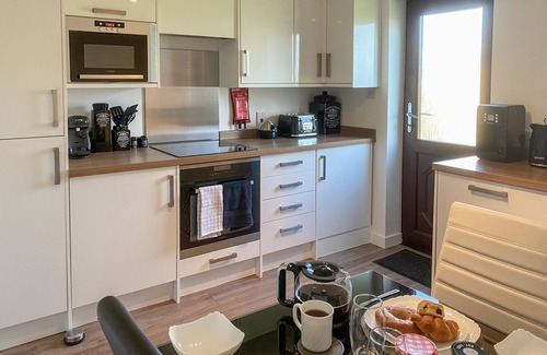 Walcott Cottage | A perfect seaside home for larger families seeking fun at the beach.