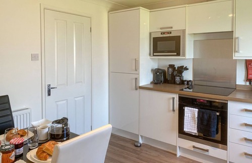 Walcott Cottage | A perfect seaside home for larger families seeking fun at the beach.