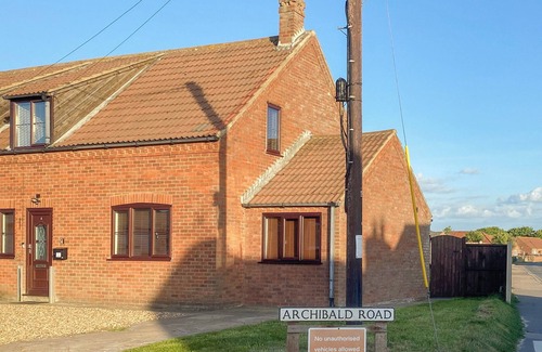 Walcott Cottage | A perfect seaside home for larger families seeking fun at the beach.