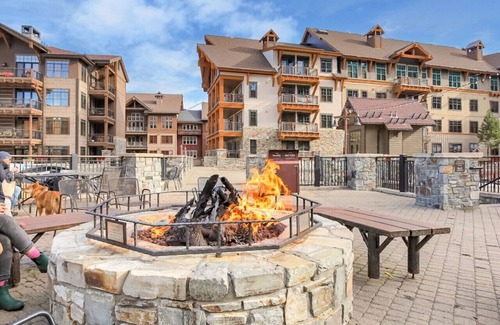 Truckee Condo | A Pet-Friendly Northstar Village Studio Steps Away From Gondola, Shops, and Restaurants