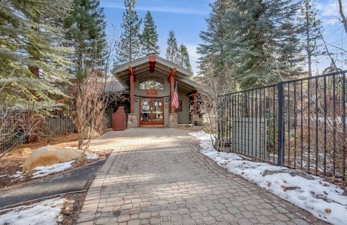 Truckee Condo | A Pet-Friendly Northstar Village Studio Steps Away From Gondola, Shops, and Restaurants