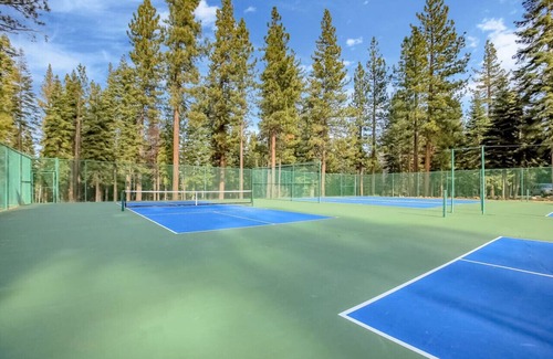 Truckee Condo | A Pet-Friendly Northstar Village Studio Steps Away From Gondola, Shops, and Restaurants