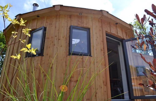 Bude Cabin | A pet friendly Roundhouse cabin with electric hot tub.