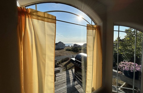 Shelter Cove Apartment | A petite retreat, Family/Pet friendly-Amazing view and location!