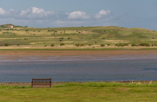 Aberlady Cottage | A picture-perfect 2 bedroom cottage boasting stunning waterfront views. Sleeps 4.