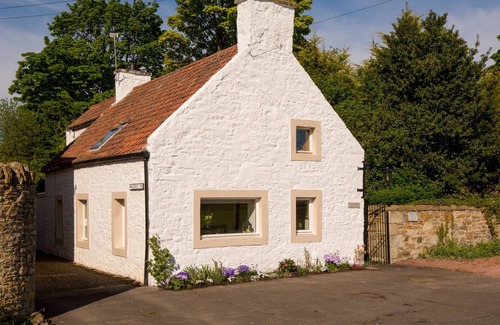 Aberlady Cottage | A picture-perfect 2 bedroom cottage boasting stunning waterfront views. Sleeps 4.