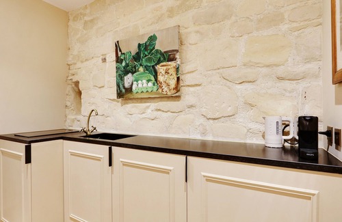 Saint-Thomas-d'Aquin Apartment | A Picturesque 1-BR in Saint-Germain