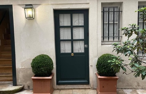 Saint-Thomas-d'Aquin Apartment | A Picturesque 1-BR in Saint-Germain