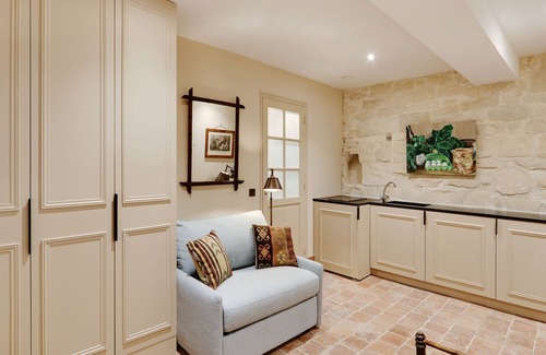 Saint-Thomas-d'Aquin Apartment | A Picturesque 1-BR in Saint-Germain