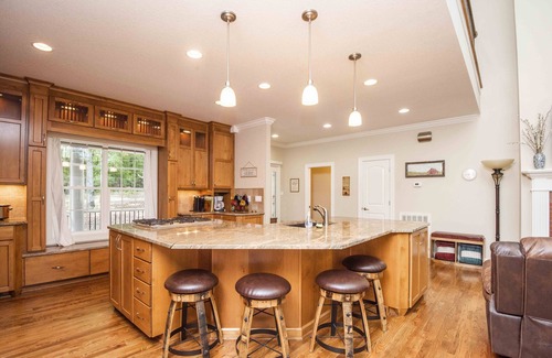 Spring City House | "A Place To Land" on WATTS BAR LAKE with a PRIVATE BOAT DOCK!