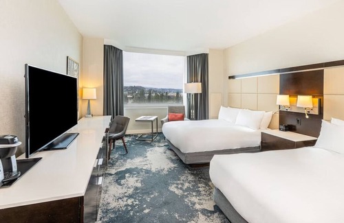 Redwood Shores Hotel | A Place To Reconnect! Pet-friendly Property w/Onsite Pool