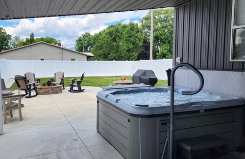 Dover House | A Place to Restore and Renew - Hot Tub/Firepit/Wineries/Amish Country