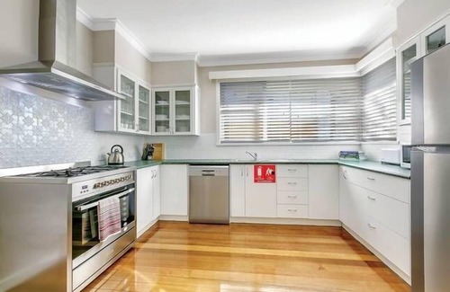 Ballarat House | A Place To Stay - Webster & Lyons