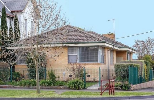 Ballarat House | A Place To Stay - Webster & Lyons