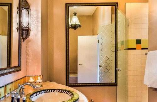 Livingstone House | A Place You'll Surely Enjoy! Free Parking, Pool! Close to Victoria Falls Airport