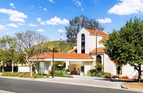 Calabasas House | A Place You'll Surely Enjoy! Outdoor Pool, Minutes to Calabasas Open Space Park