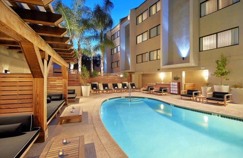 Calabasas House | A Place You'll Surely Enjoy! Outdoor Pool, Minutes to Calabasas Open Space Park