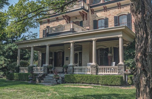 Kingston Hotel | A Place You'll Surely Enjoy! Near Ulster Performing Arts Center, Free Parking