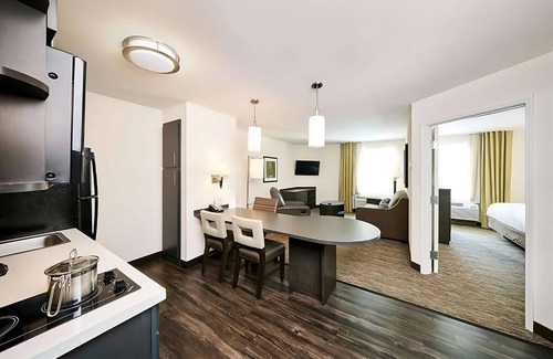 Waukegan Resort | A Place You'll Surely Enjoy! 3 Comfortable Units, Pet-friendly, Full Kitchen!