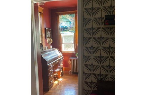 Mt Pleasant Park Apartment | A Poet's Place-1 Br Vintage Chic Apt