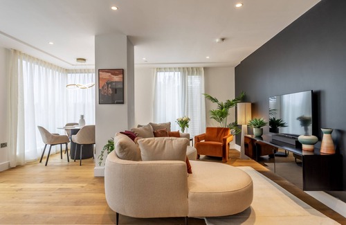 York Apartment | A premium stay that sleeps 4 guests in 2 bedrooms