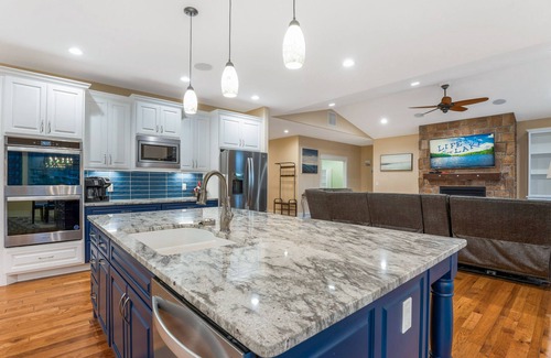 Osage Beach House | A PRIME location, Large 5Bd 4.5 Ba Home in the heart of OSAGE BEACH; pool & dock