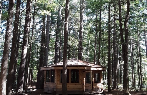 Vienna House | A Private 7-Acre Island Sanctuary on Flying Pond in Maine’s Scenic Lake Country
