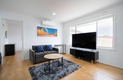 Bayswater House | A Private Hideaway with Large Backyard and CarParks